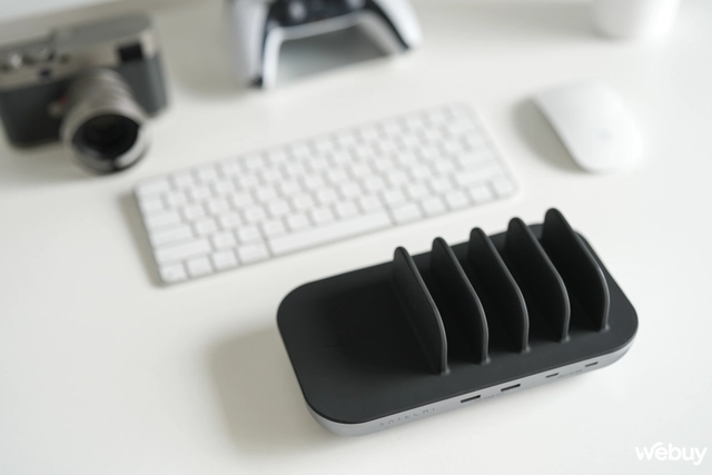 "Nhân vật chính" là chiếc dock sạc 5 trong 1 này