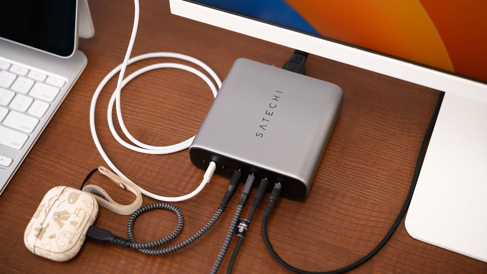 Tên tay siêu sạc Satechi 200W với 6 cổng USB-C mới nhất 2024
